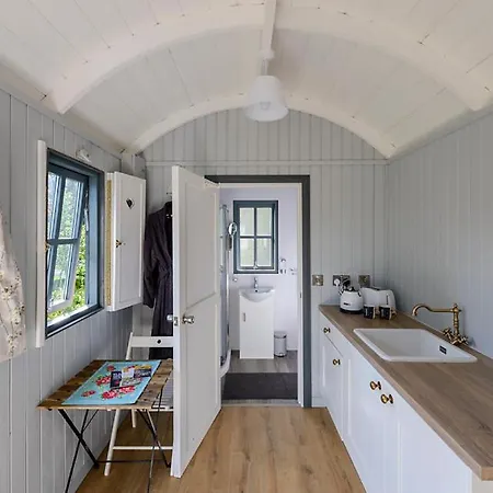 Hawthorn Hut Kilkenny Glamping At Jenkinstown House