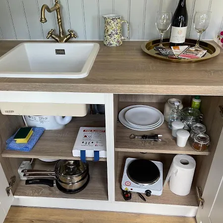 Hawthorn Hut Kilkenny Glamping At Jenkinstown House *