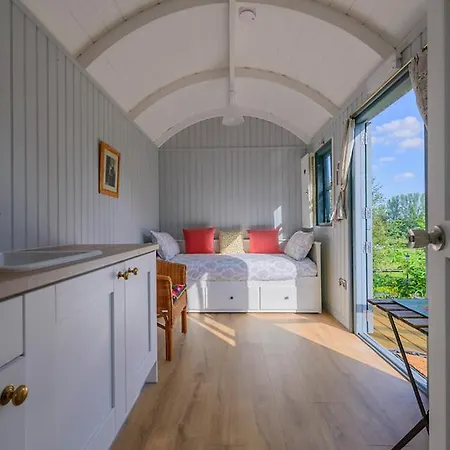 Hawthorn Hut Kilkenny Glamping At Jenkinstown House Campingplatz Jenkinstown Park