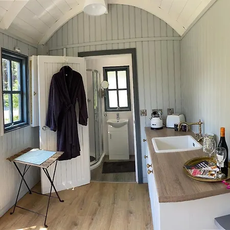 Hawthorn Hut Kilkenny Glamping At Jenkinstown House *