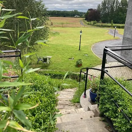 Hawthorn Hut Kilkenny Glamping At Jenkinstown House Campingplatz