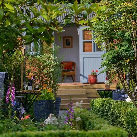 Hawthorn Hut Kilkenny Glamping At Jenkinstown House