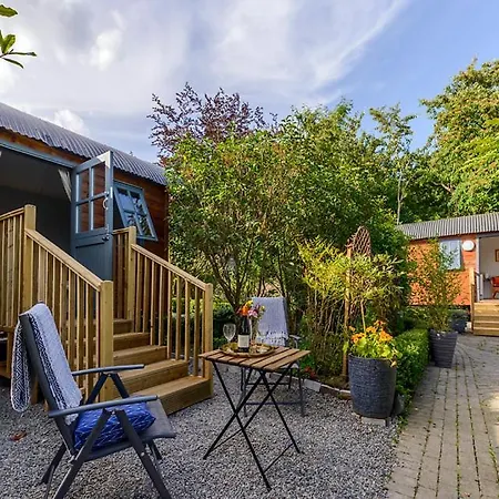 Hawthorn Hut Kilkenny Glamping At Jenkinstown House Campingplatz Jenkinstown Park