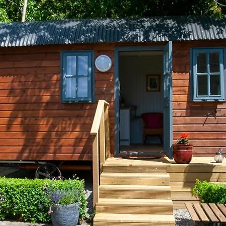 Hawthorn Hut Kilkenny Glamping At Jenkinstown House Campingplatz